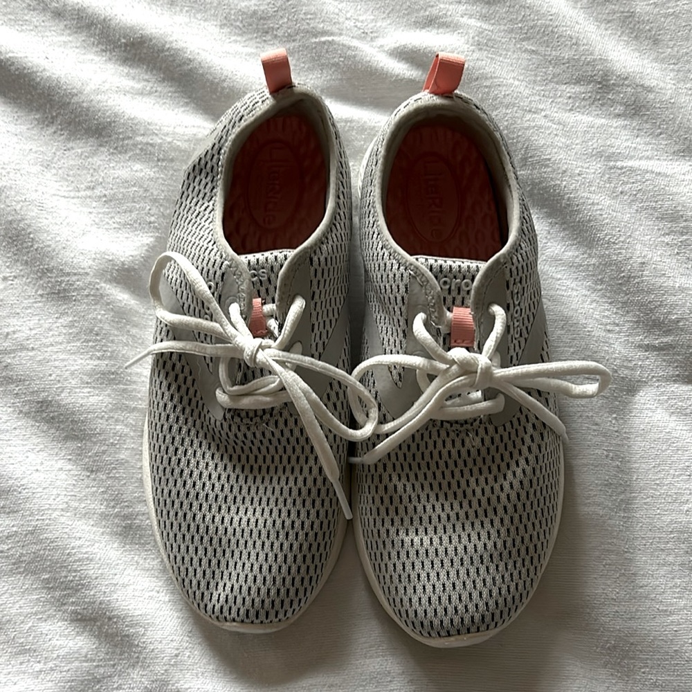 Women’s Lite Ride Crocs woman’s 8
